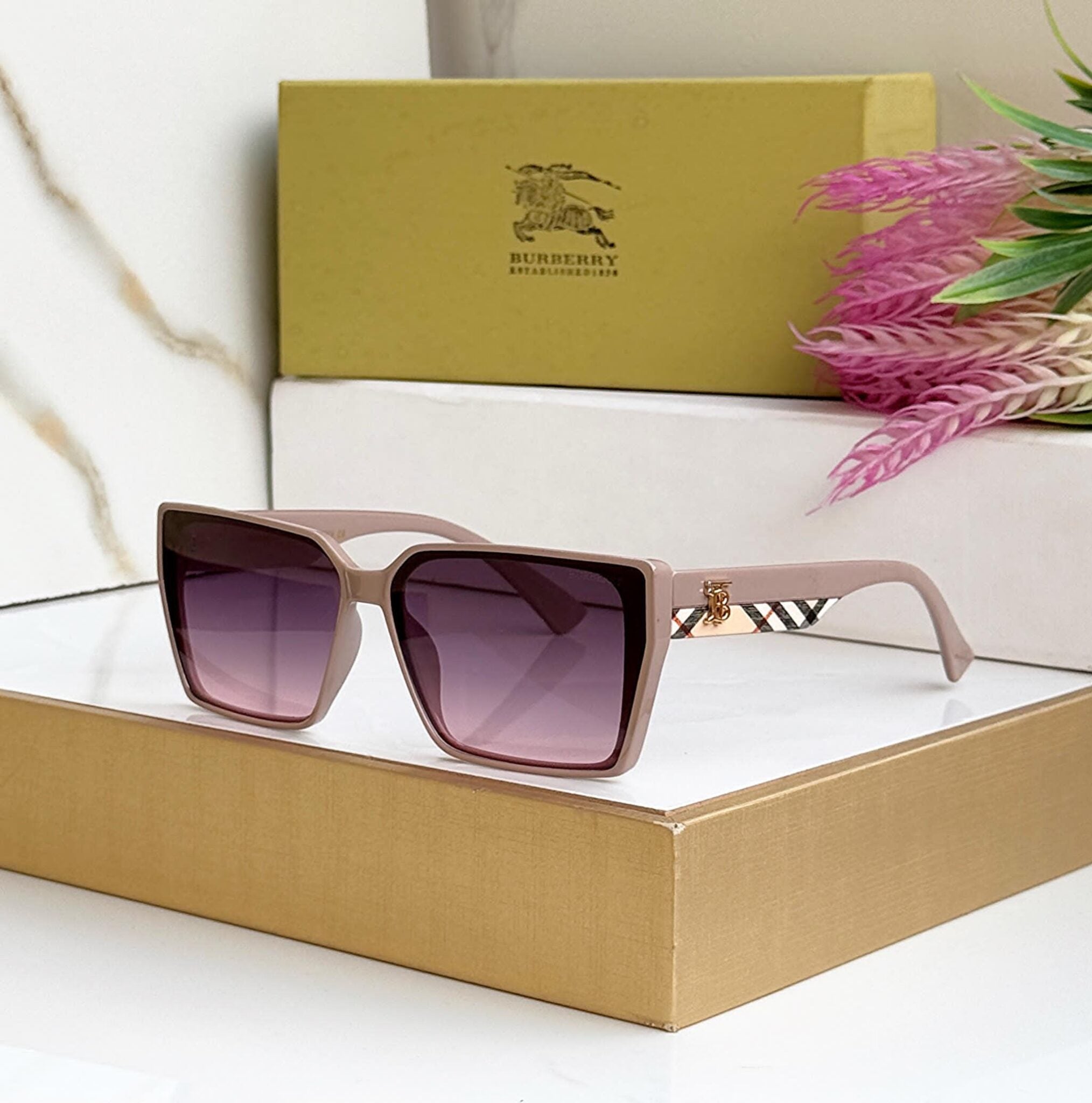 Square Shades with Check Pattern Sunglasses