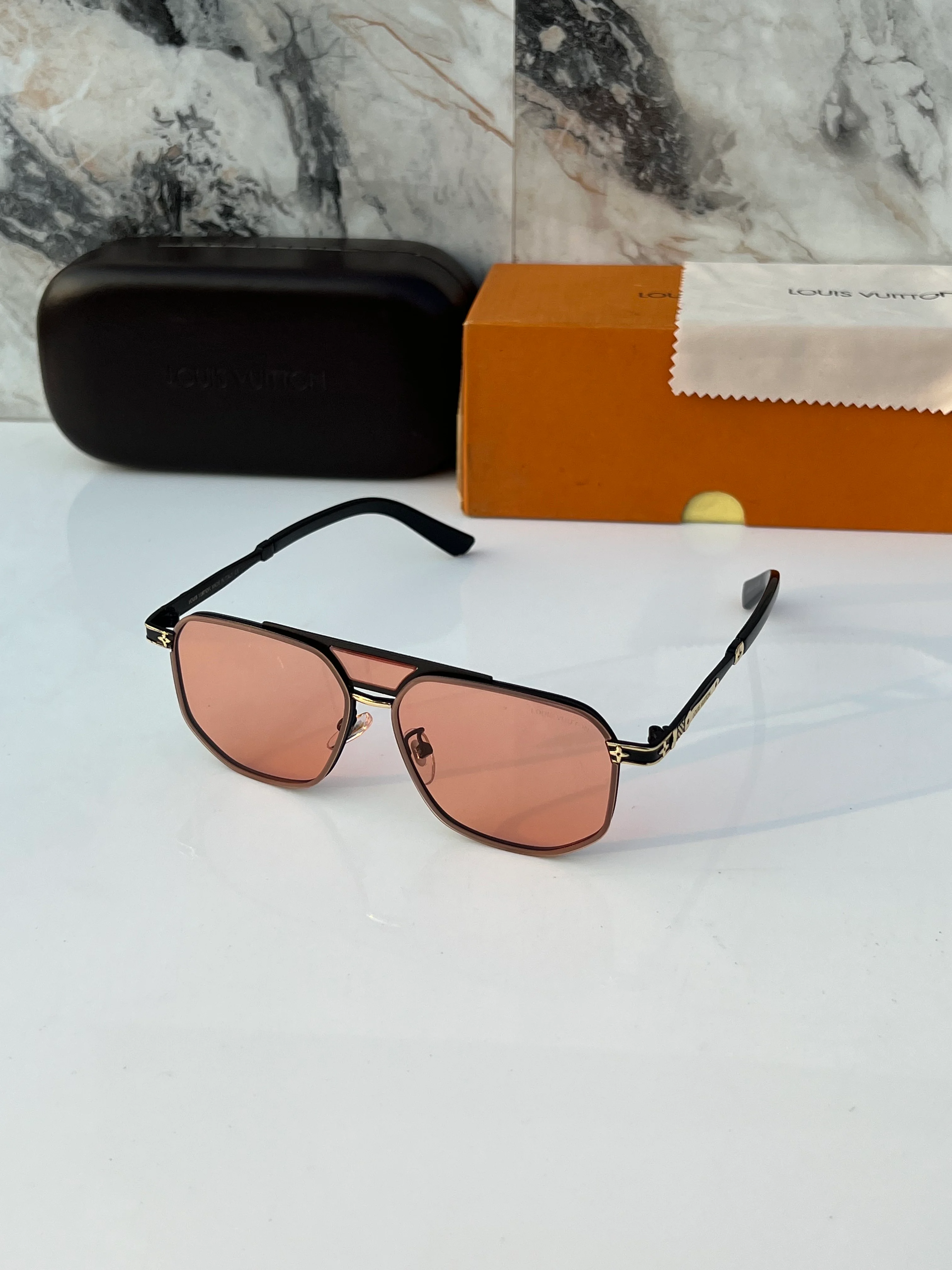 Louis_vuitton_2593_black_red