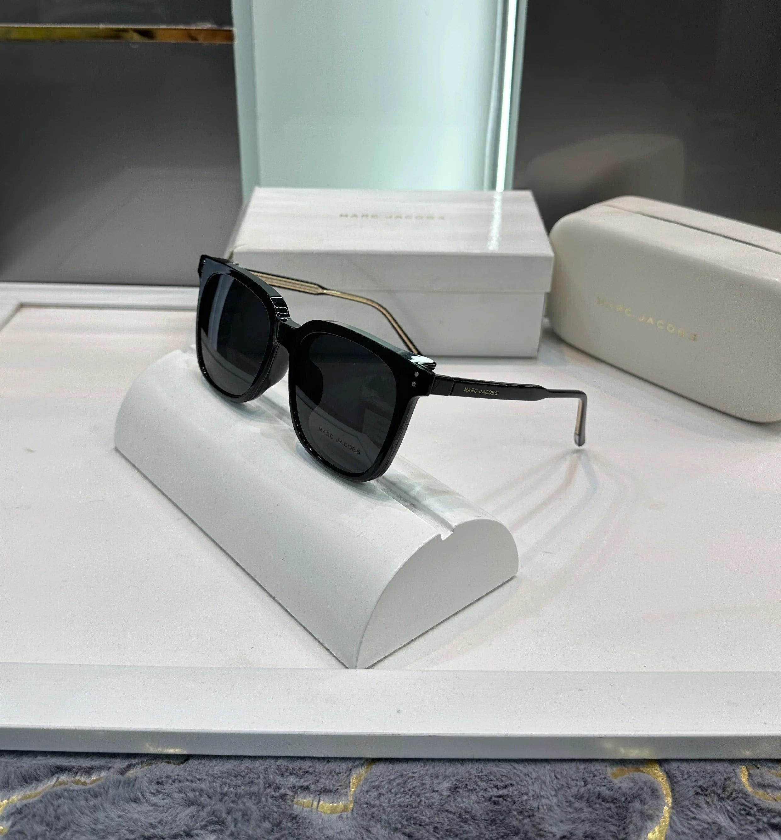 Marc Jacobs All Black Convertible Shade Attachment 8190