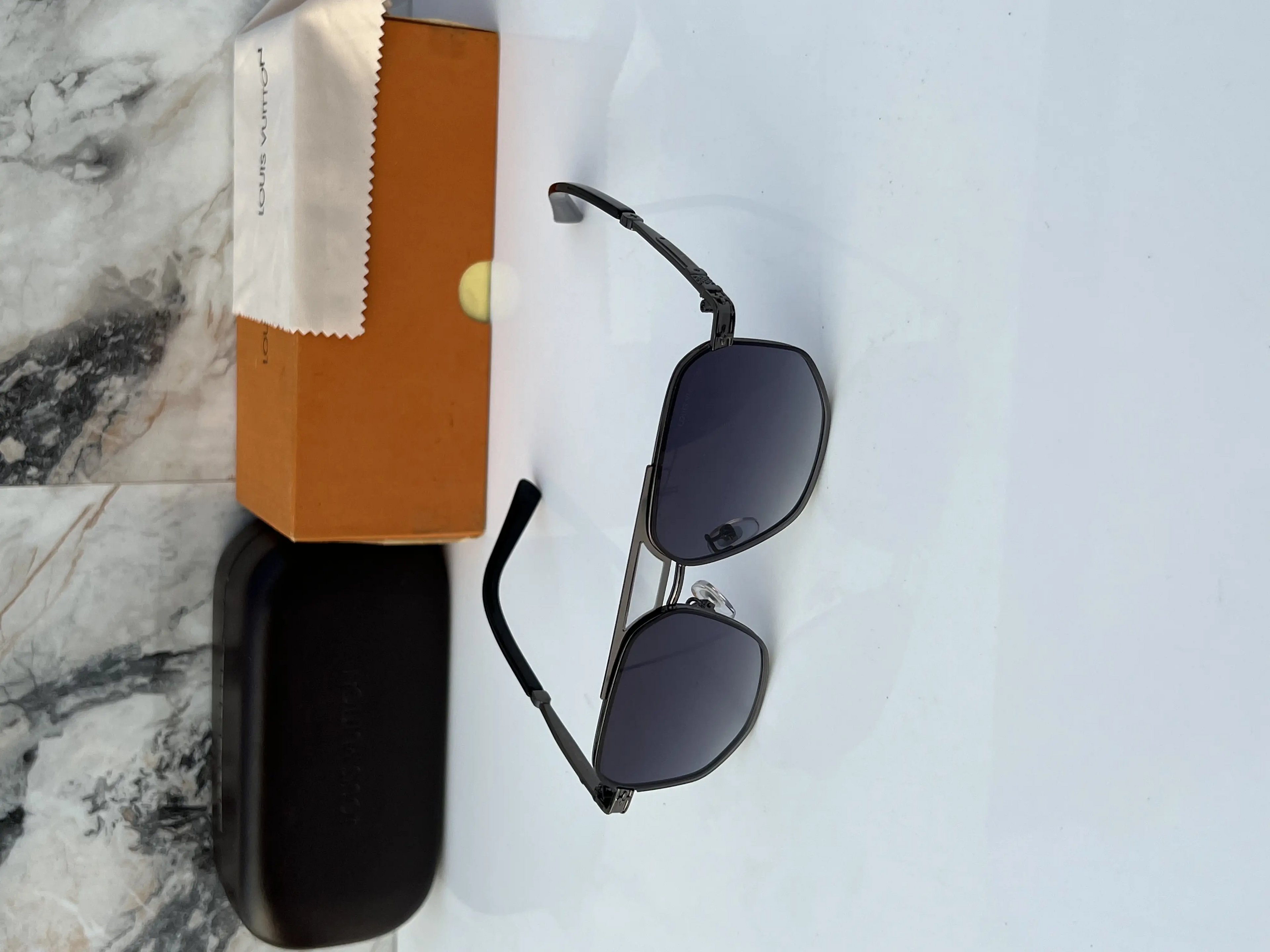 Louis_vuitton_2593_green_shaded