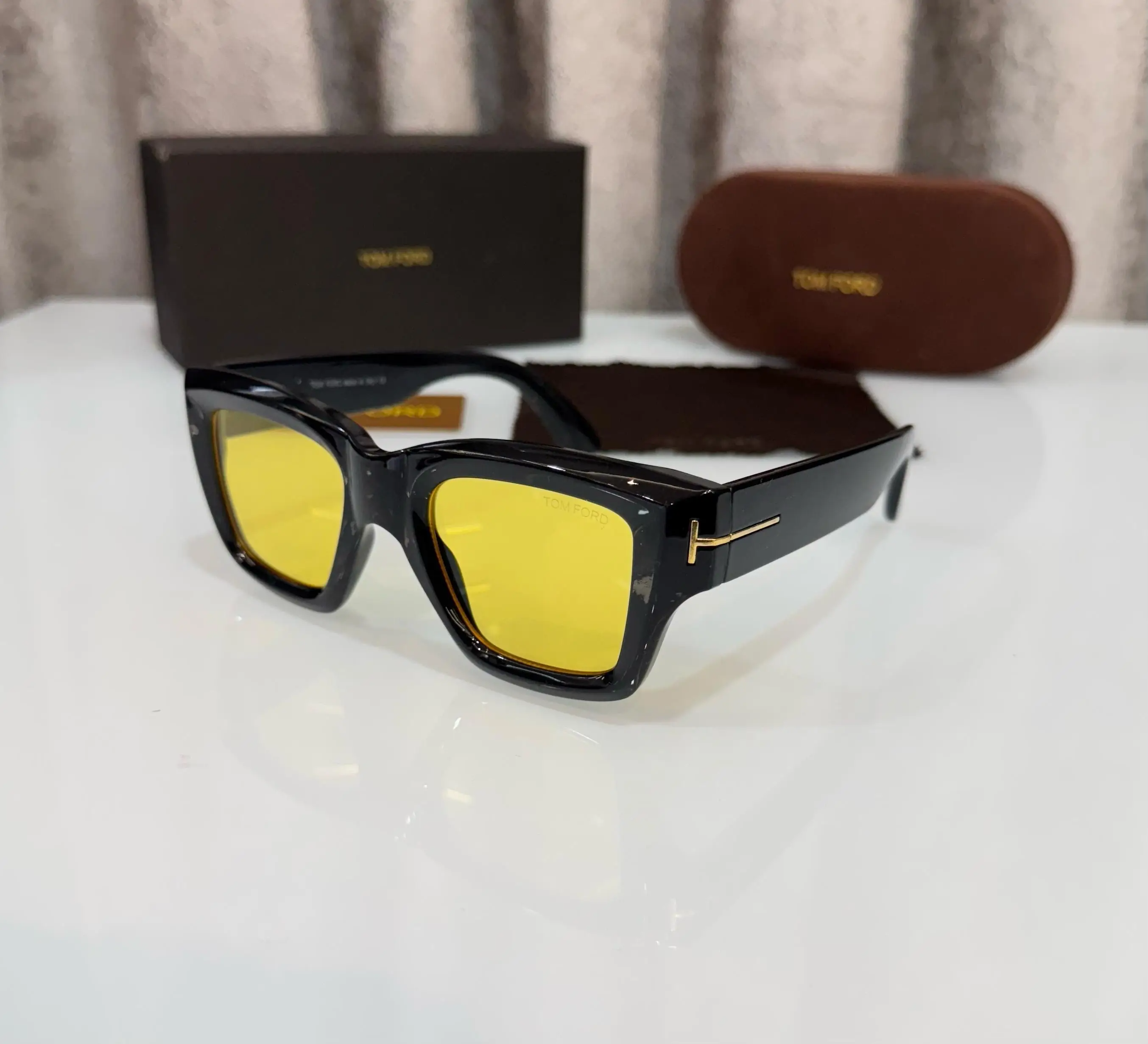 TomF0Rd Black Yellow Premium Shades 184