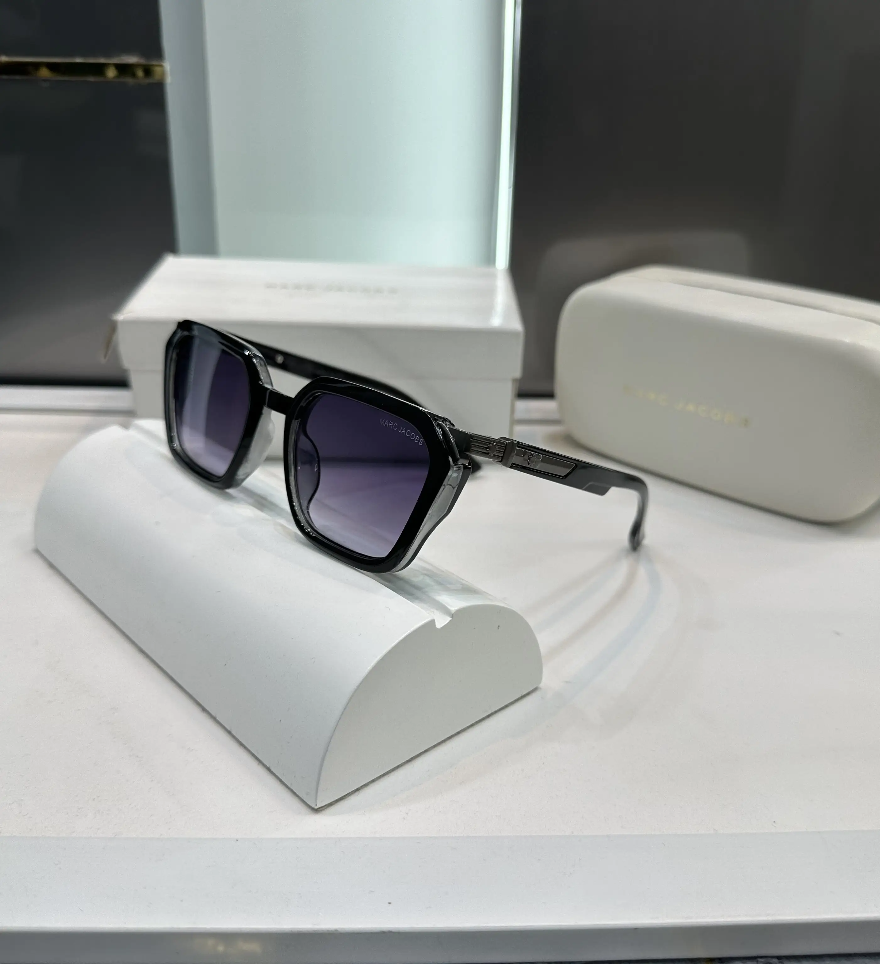 Marc Jacobs Black Shaded Lens Premium 2019