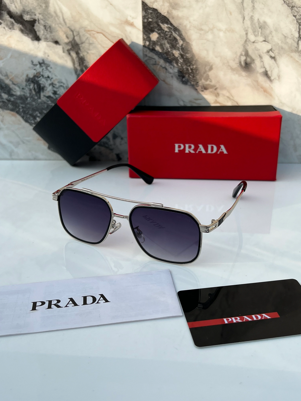 PradA_2579_silver_black