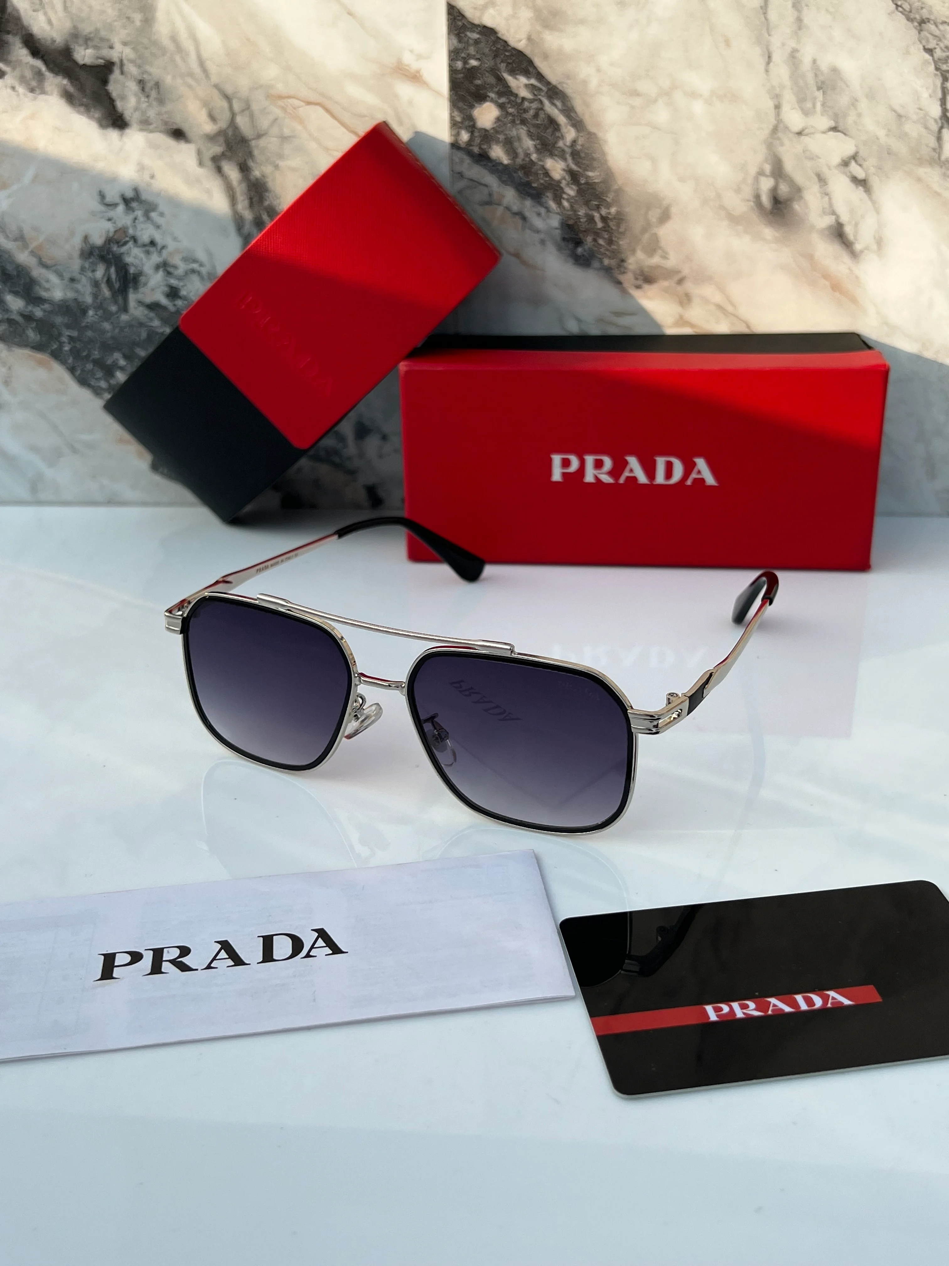 PradA_2579_silver_black