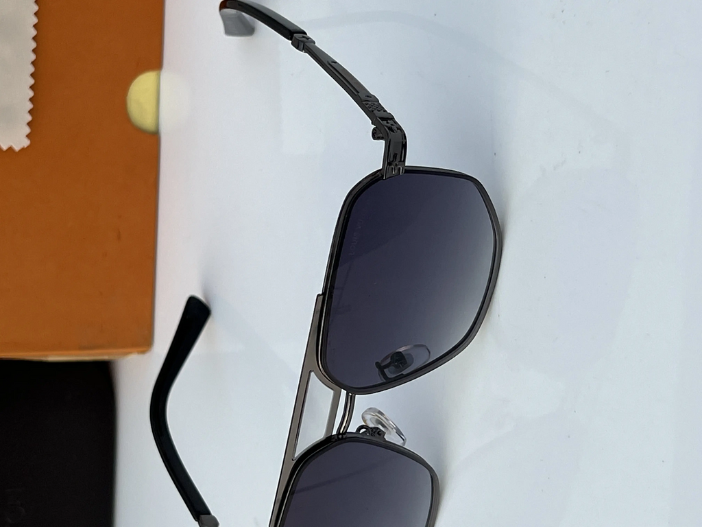 Louis_vuitton_2593_green_shaded