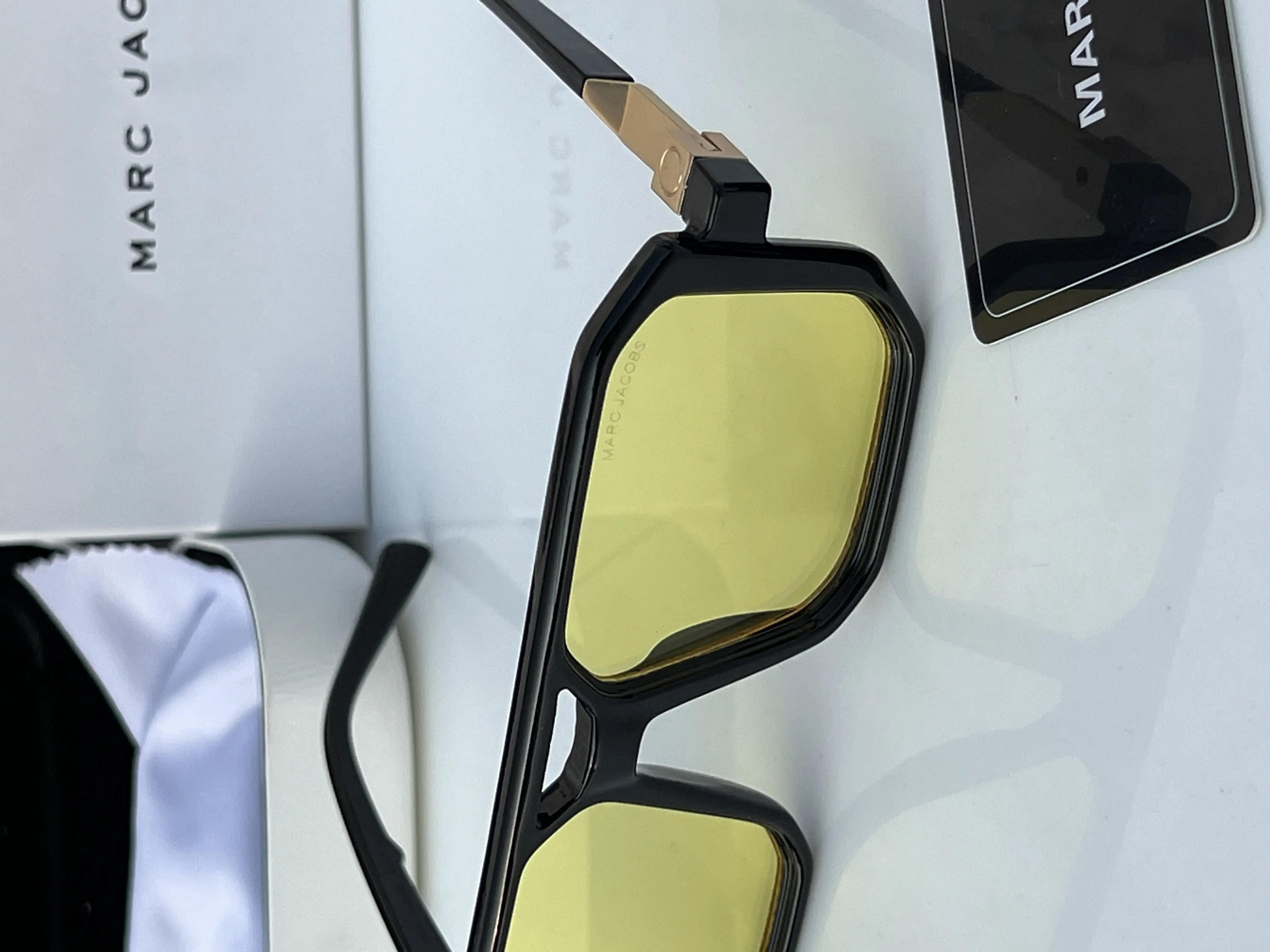 Marc_jacobs_6125_black_yellow