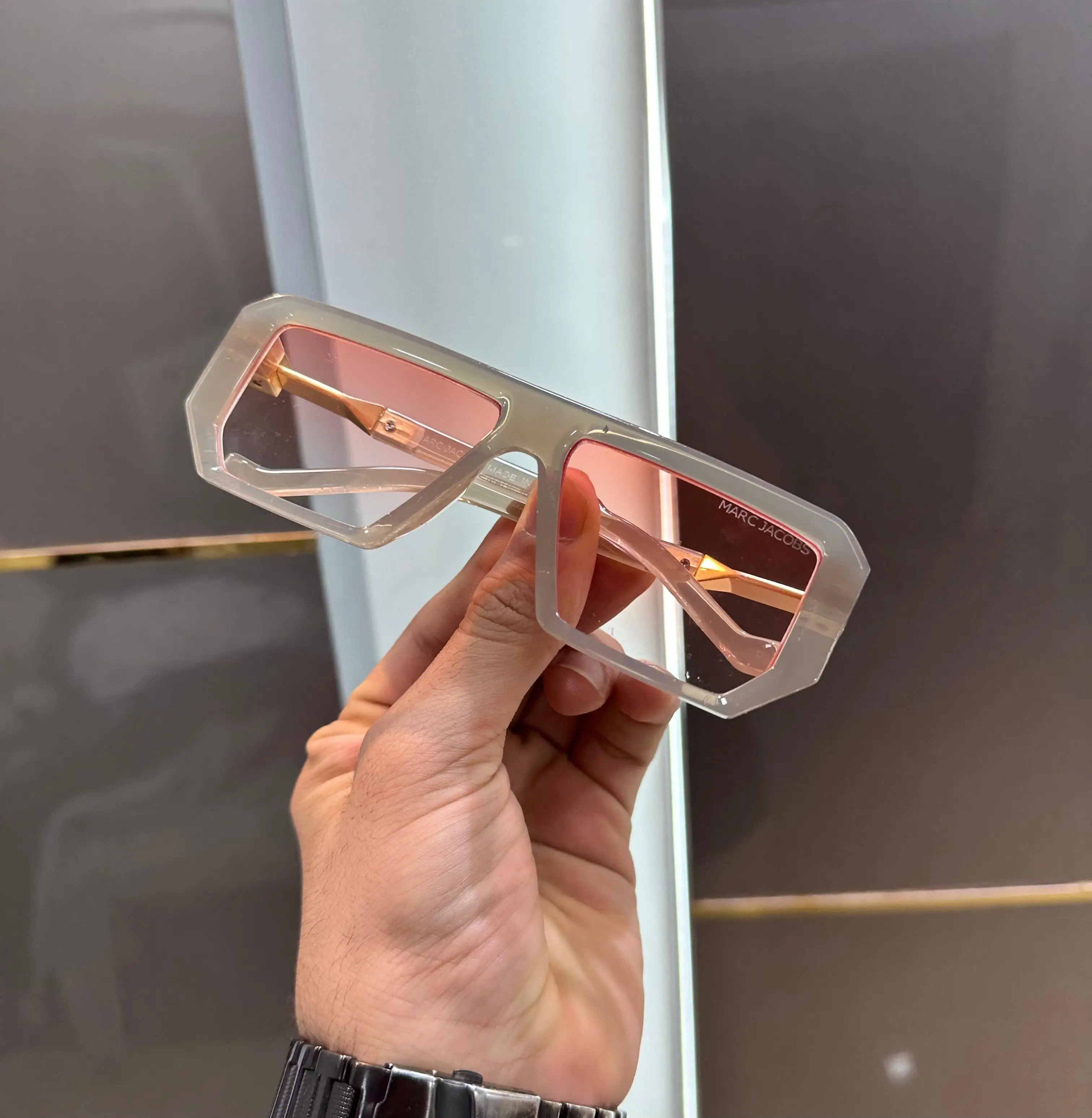 Marc Jacobs Grey Peach Premium Shades 725