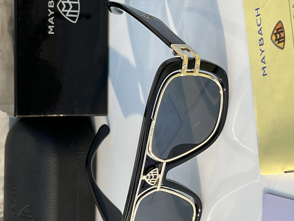 Maybach_7339_black_gold