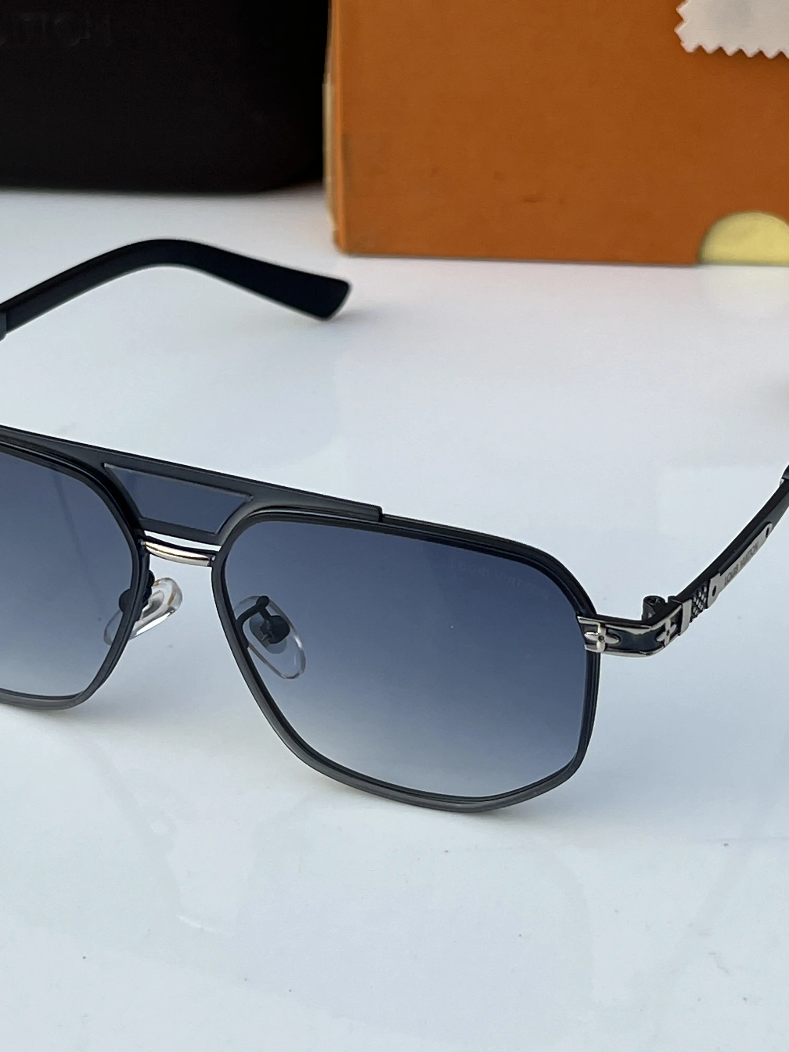 Louis_vuitton_2593_blue