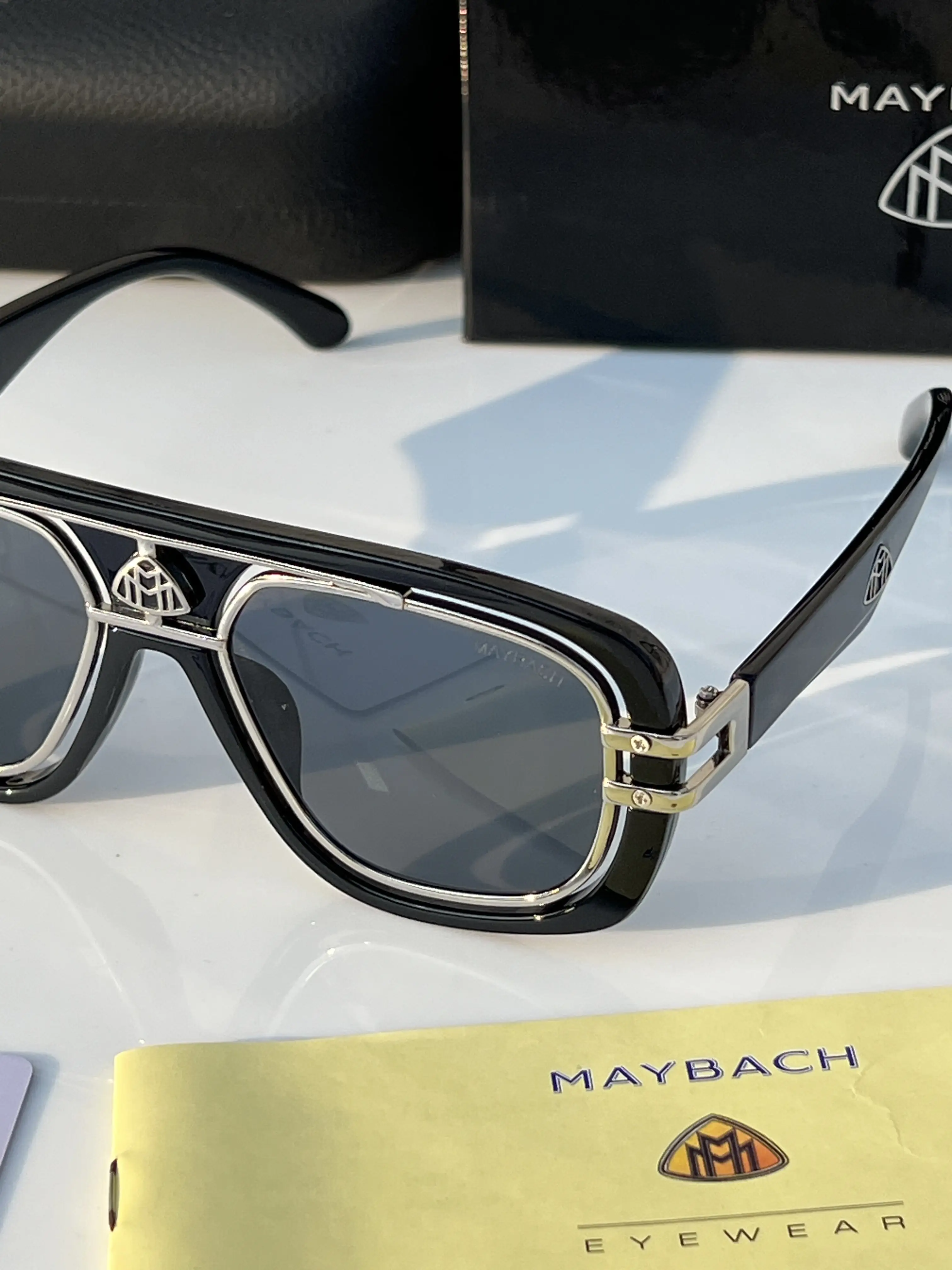 Maybach_7339_black_silver