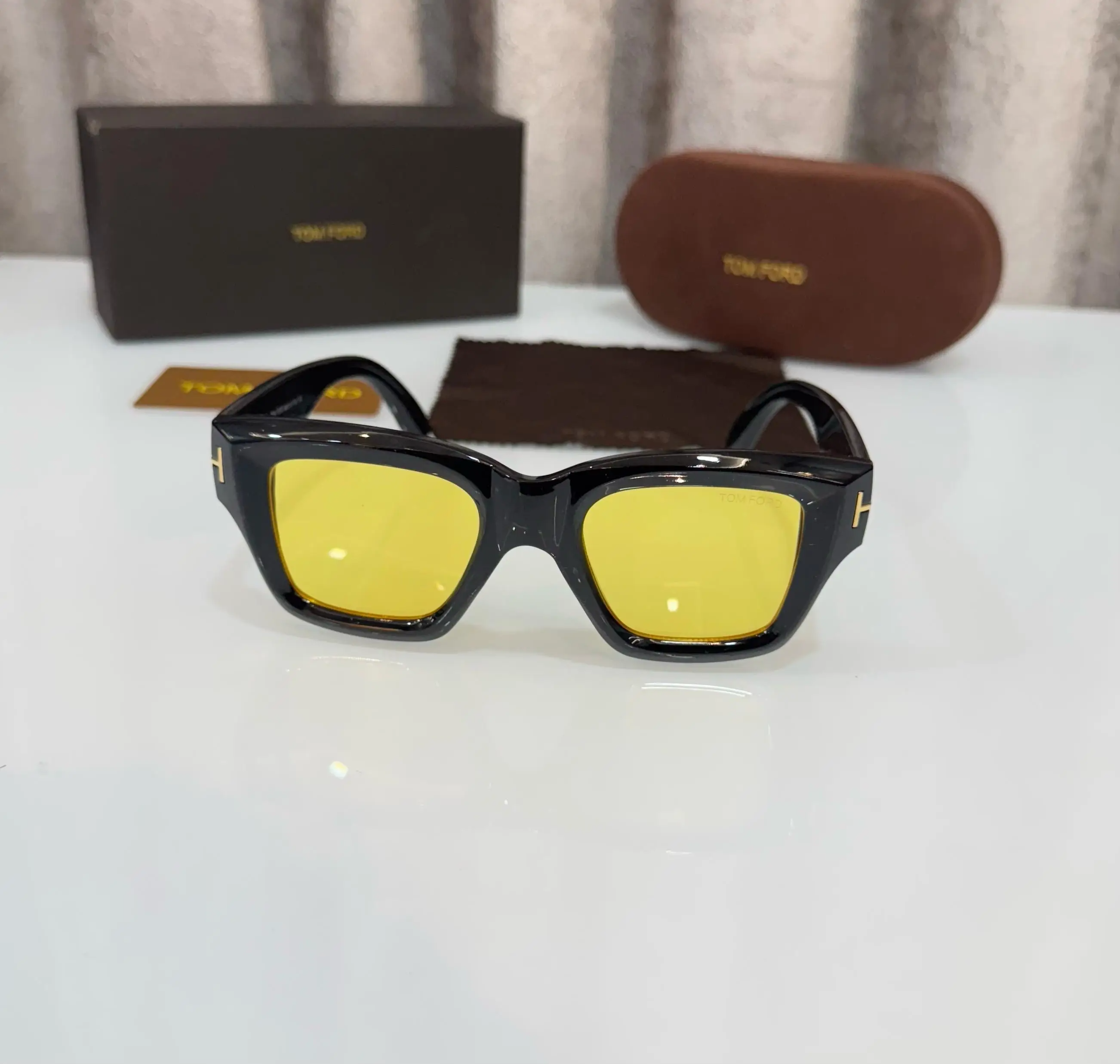 TomF0Rd Black Yellow Premium Shades 184