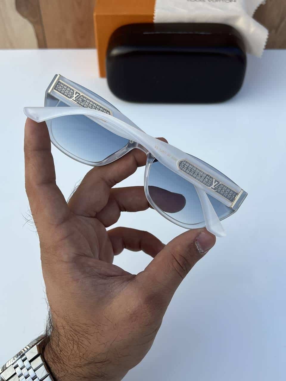 Louis_vuitton_2900_white_blue