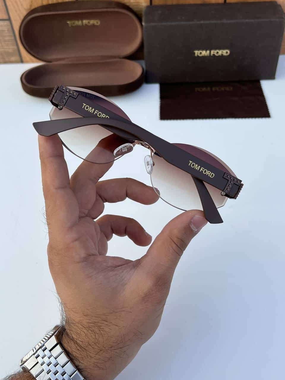 TomFoRD_58178_brown