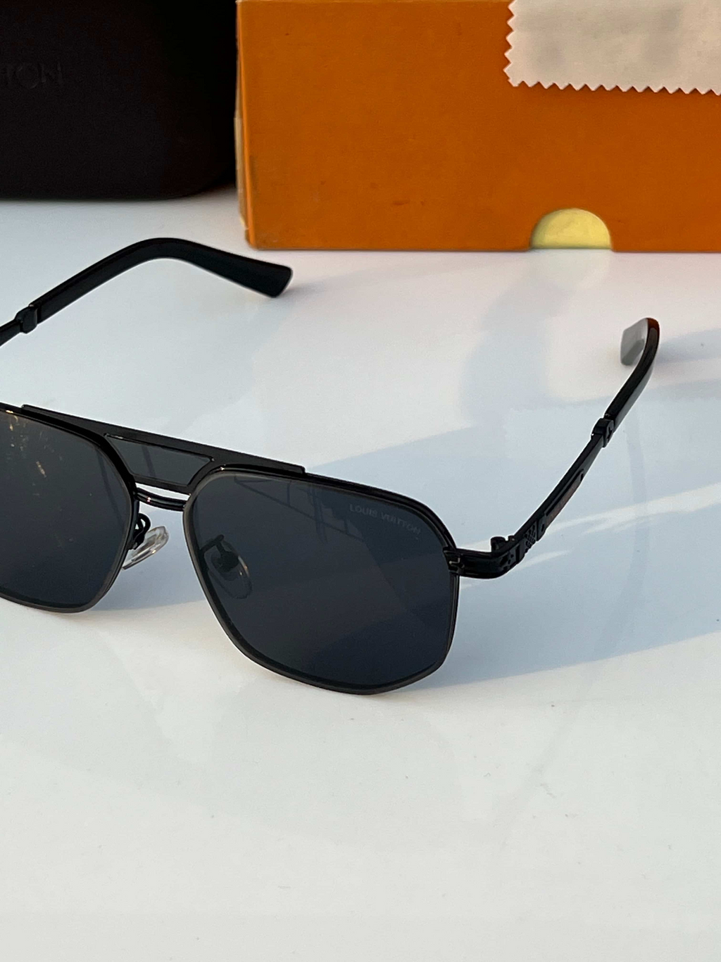 Louis_vuitton_2593_black