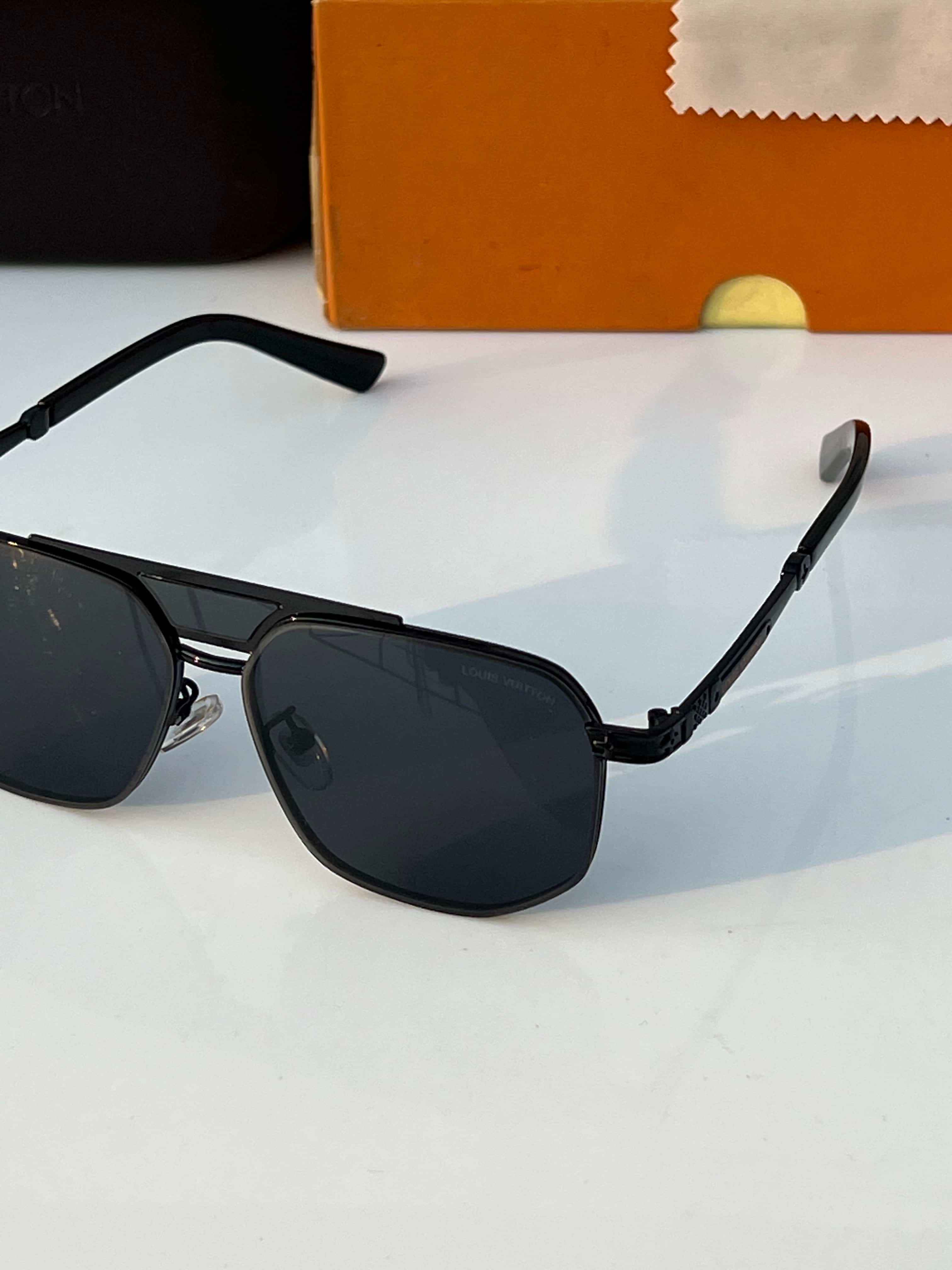 Louis_vuitton_2593_black