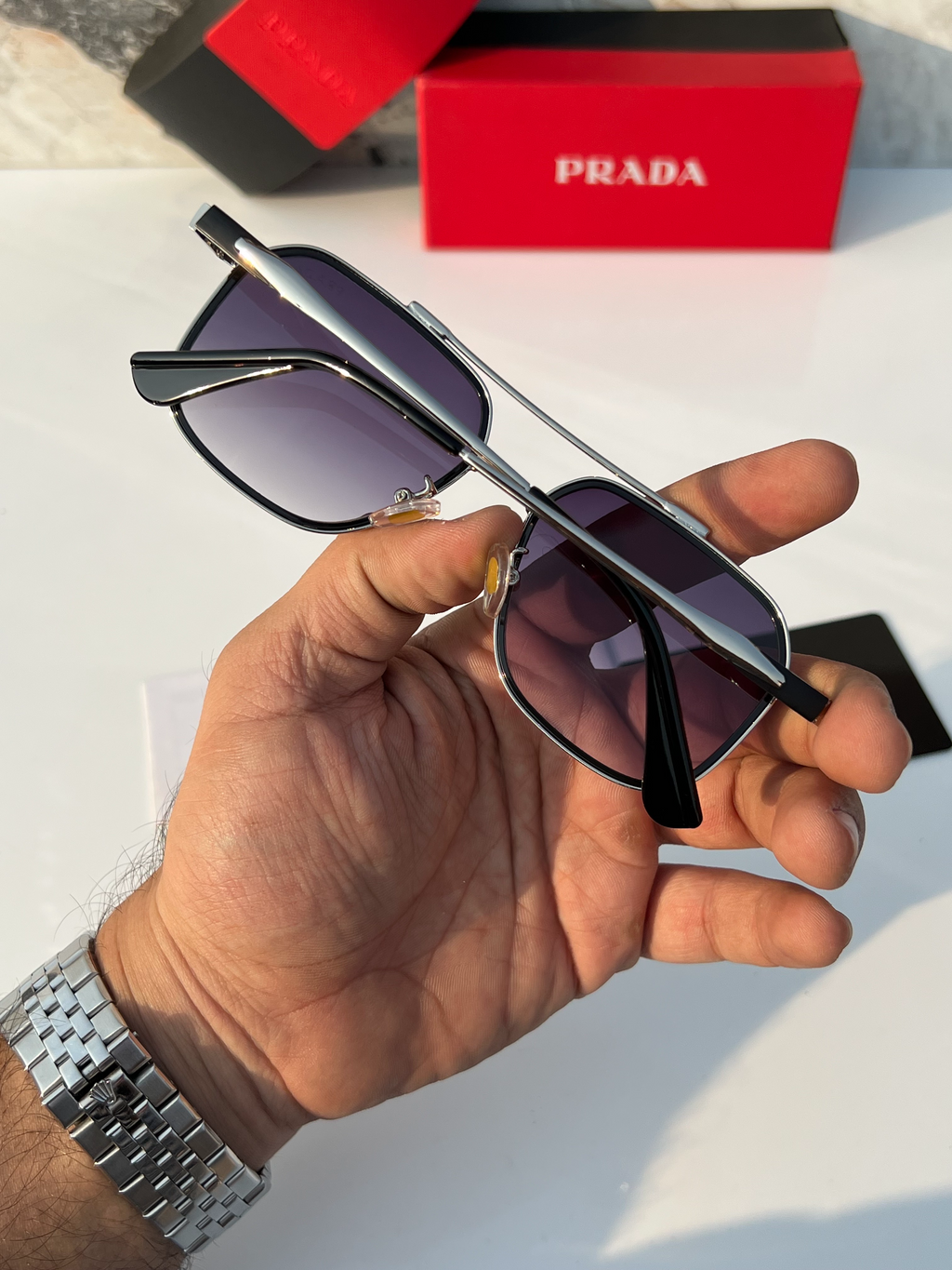 PradA_2579_silver_black