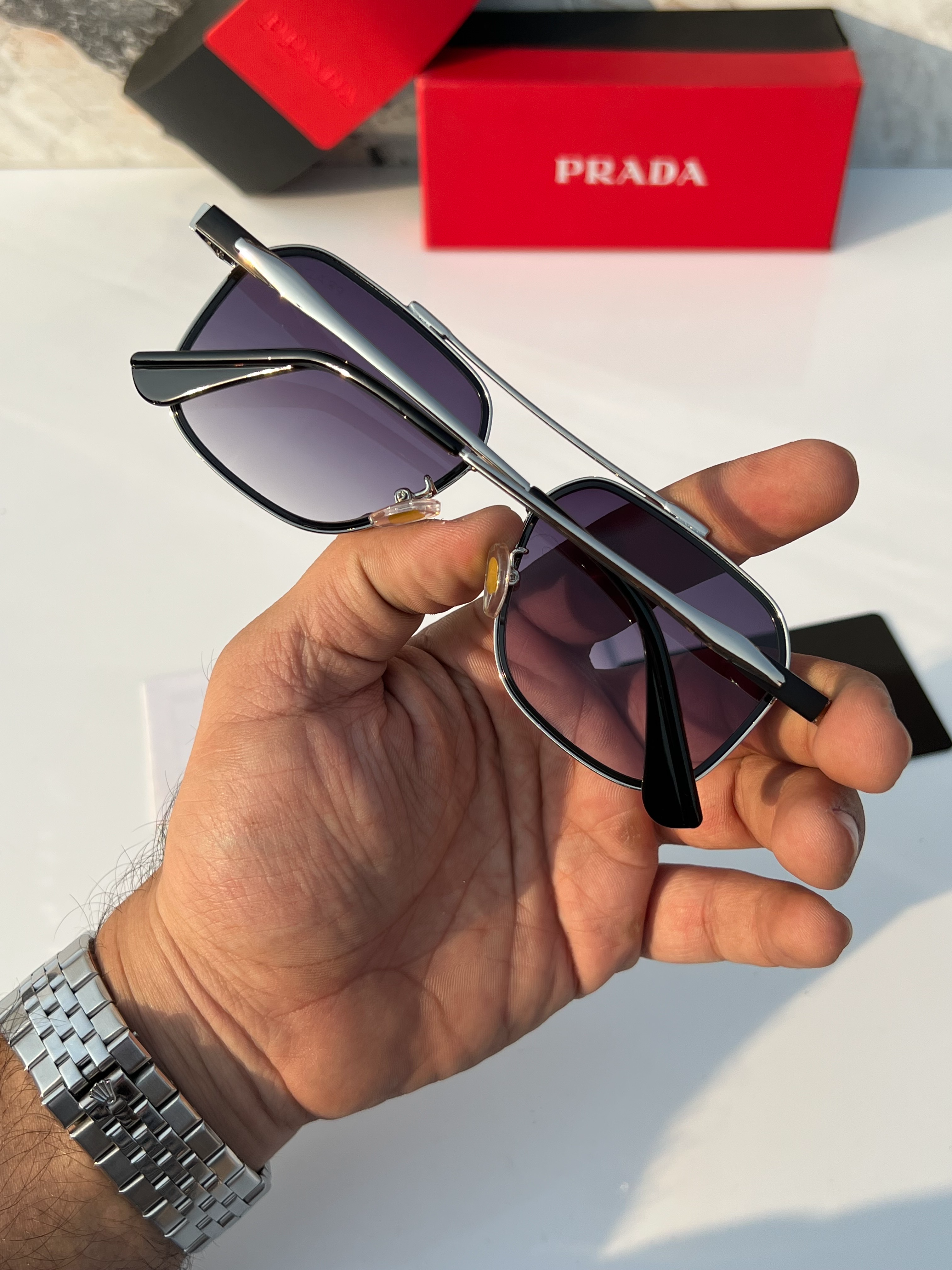 PradA_2579_silver_black