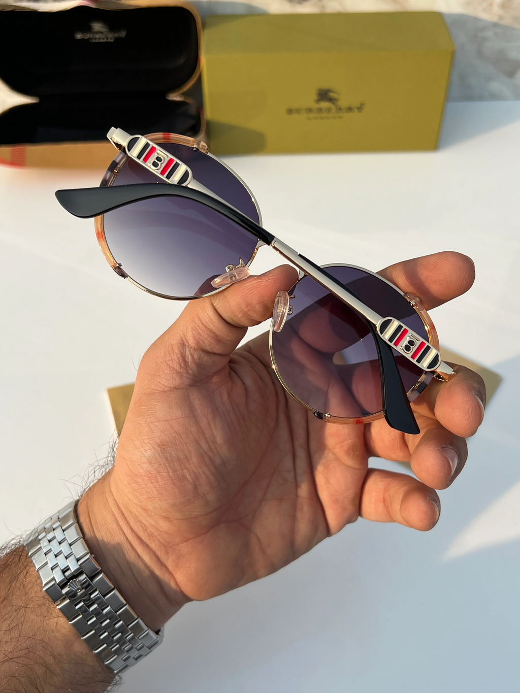 burBerRY_2501_gold_black