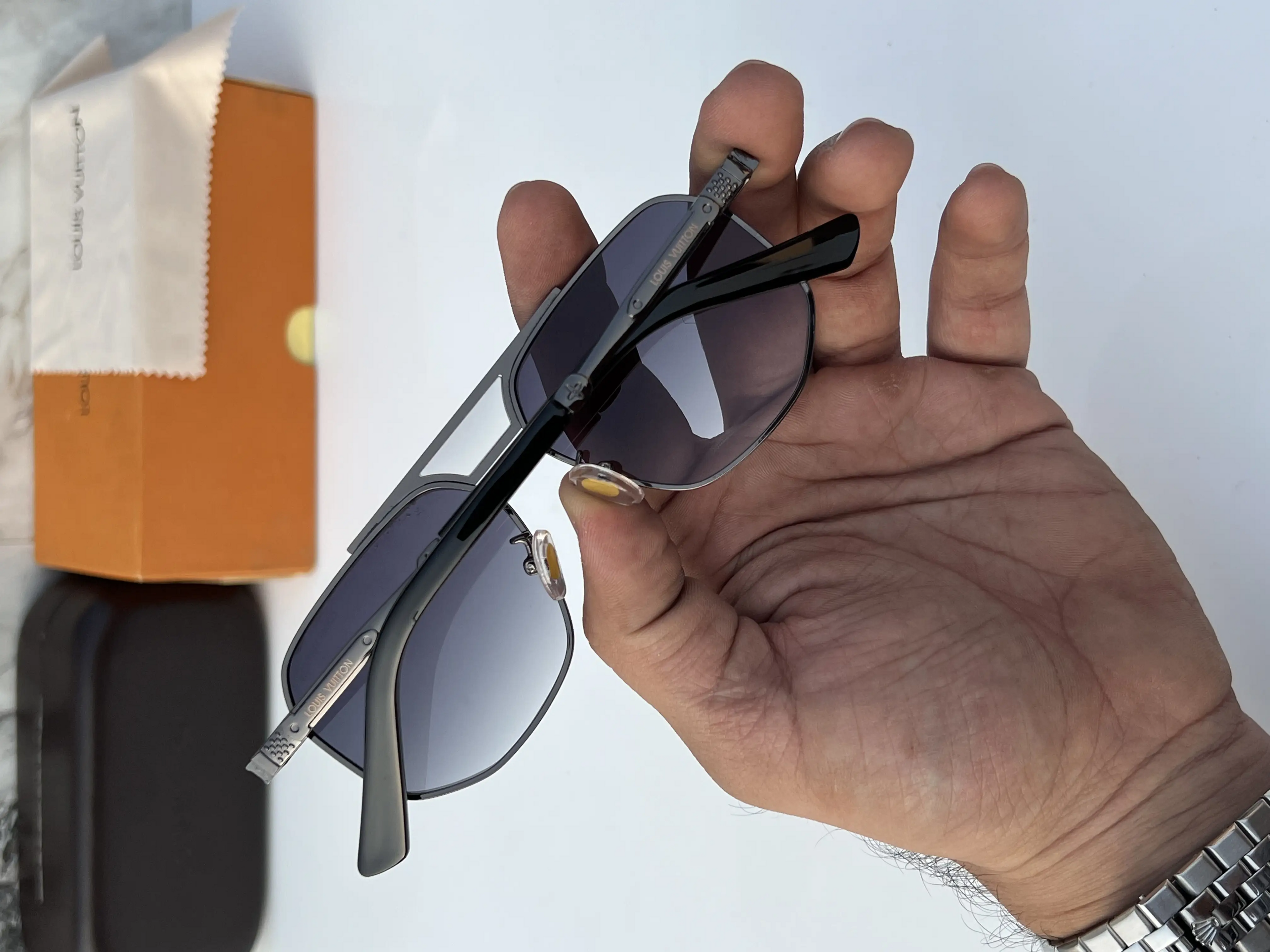 Louis_vuitton_2593_green_shaded