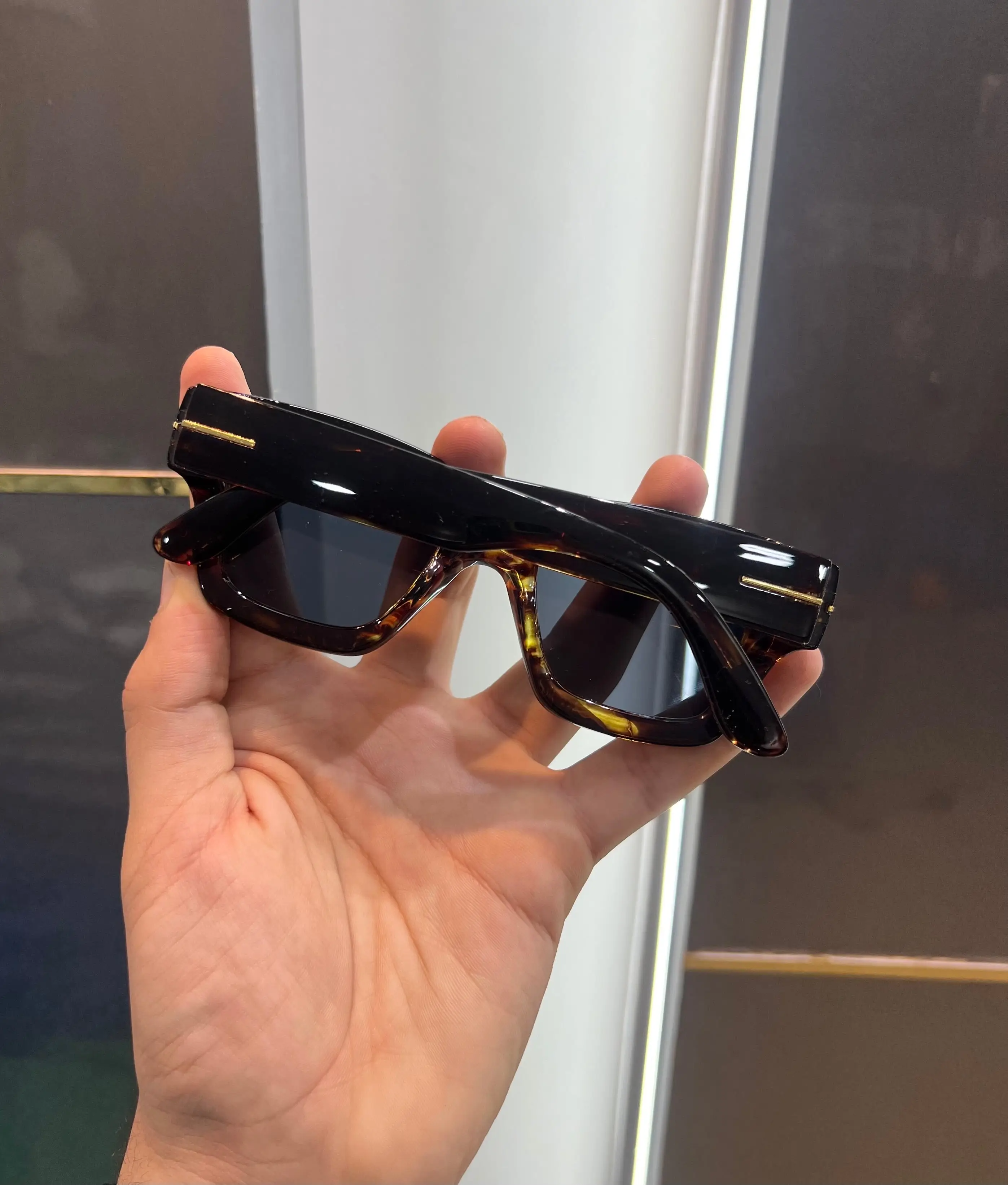 Tomf0rd Tiger Black Premium Shade 184