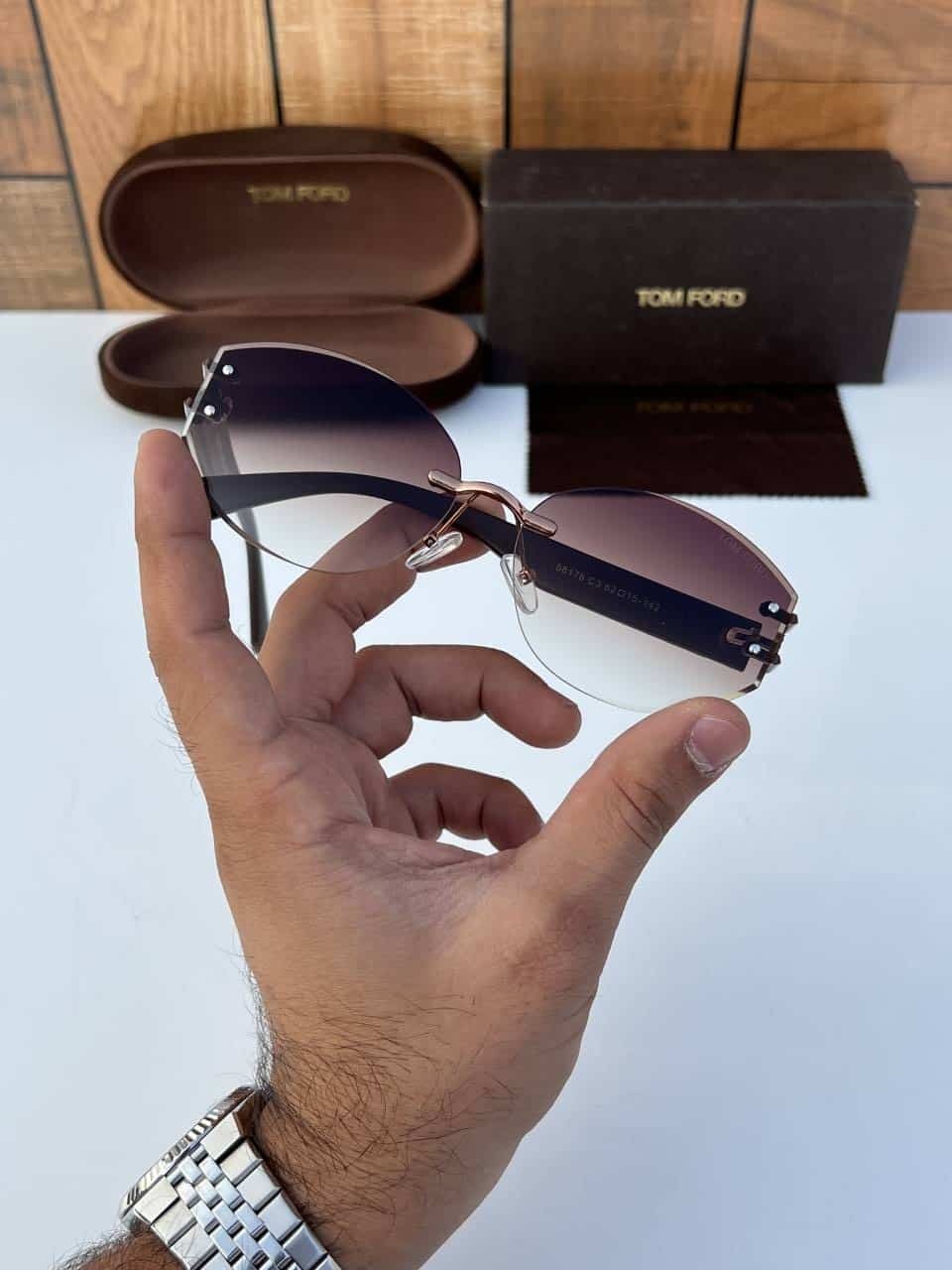 TomFoRD_58178_brown
