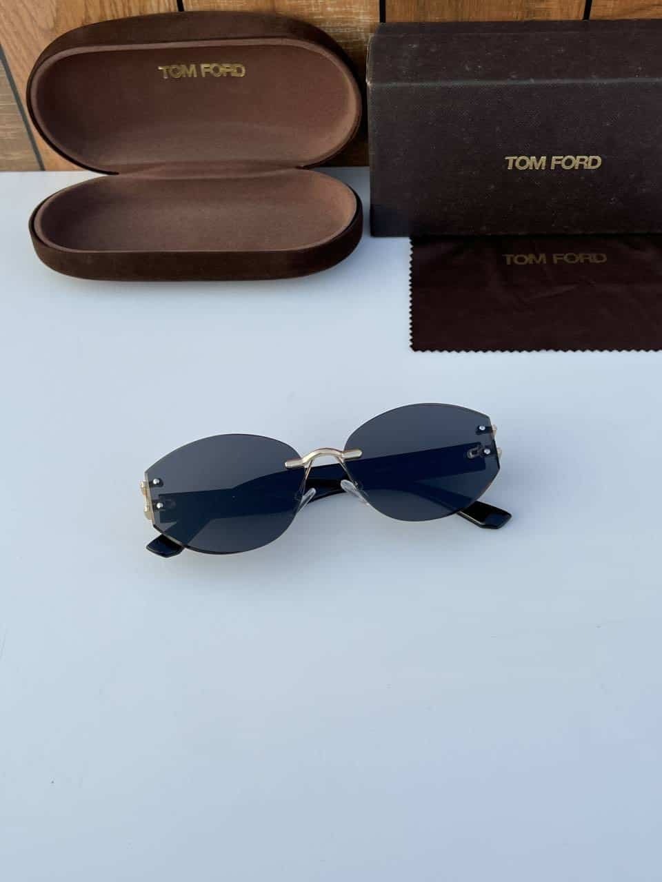 TomFoRD_58178_gold_black