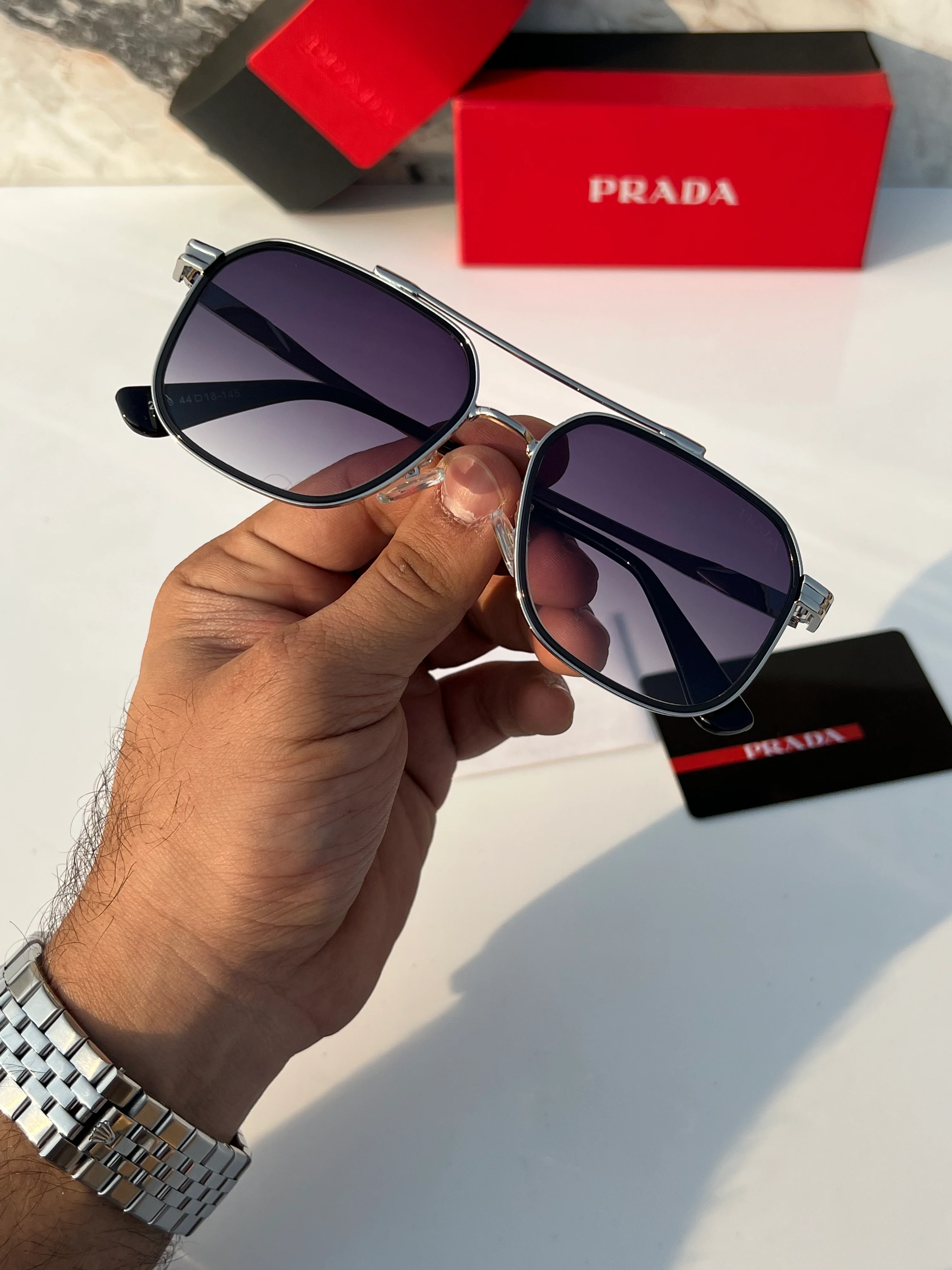 PradA_2579_silver_black
