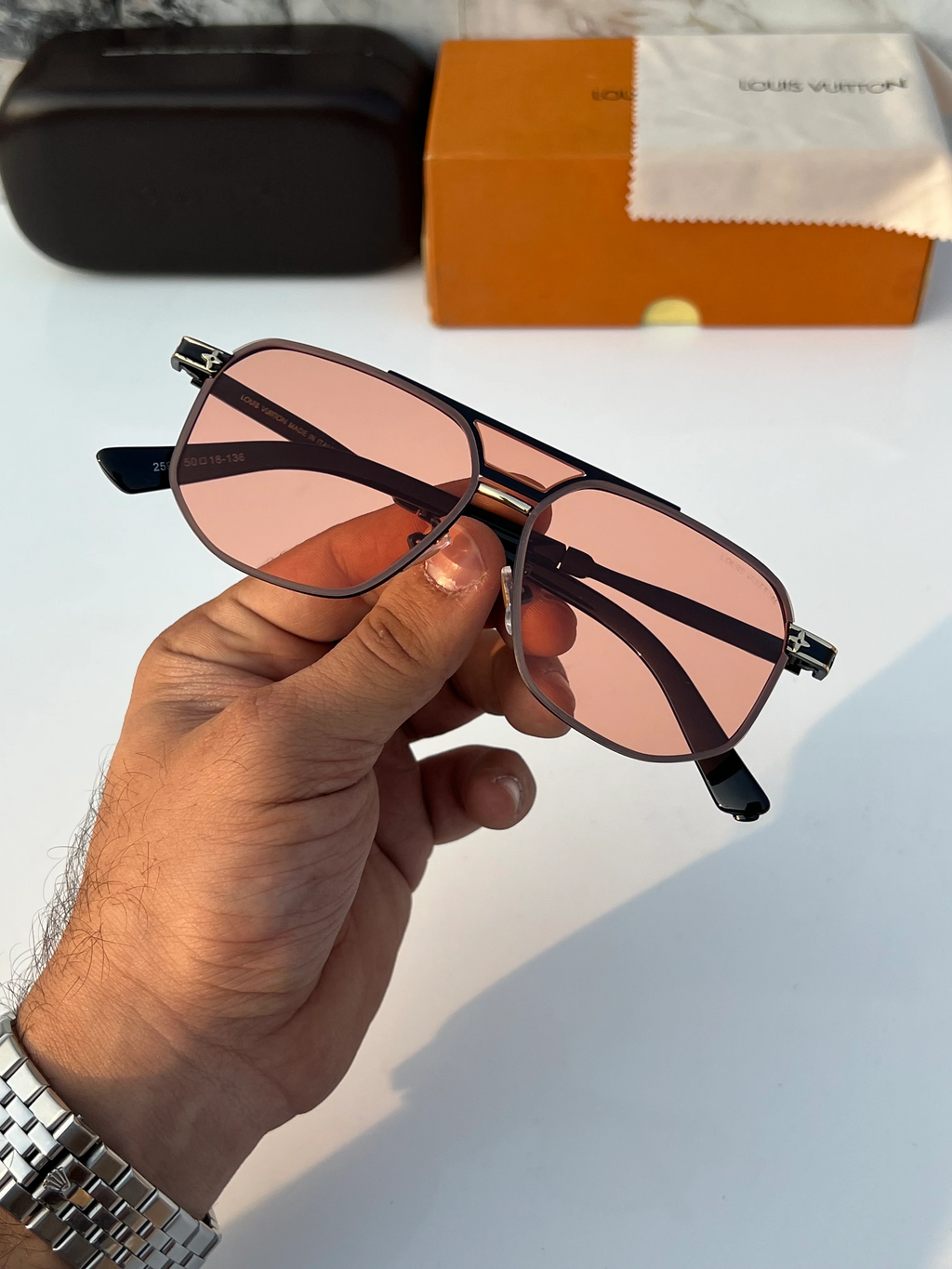 Louis_vuitton_2593_black_red