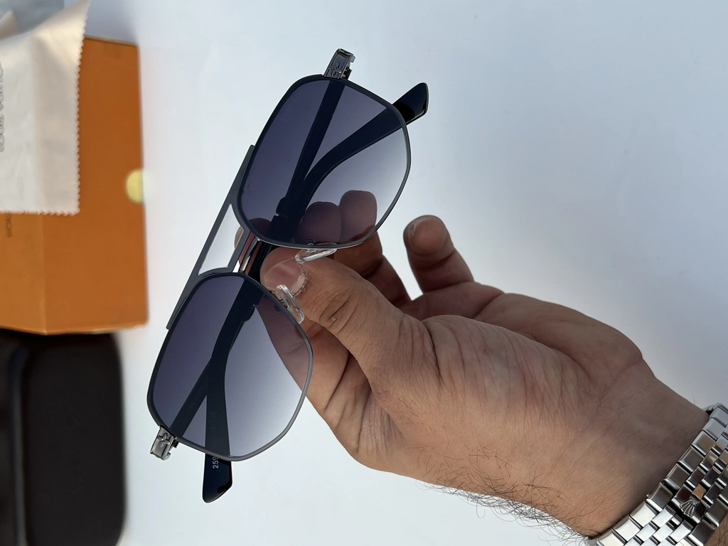 Louis_vuitton_2593_green_shaded