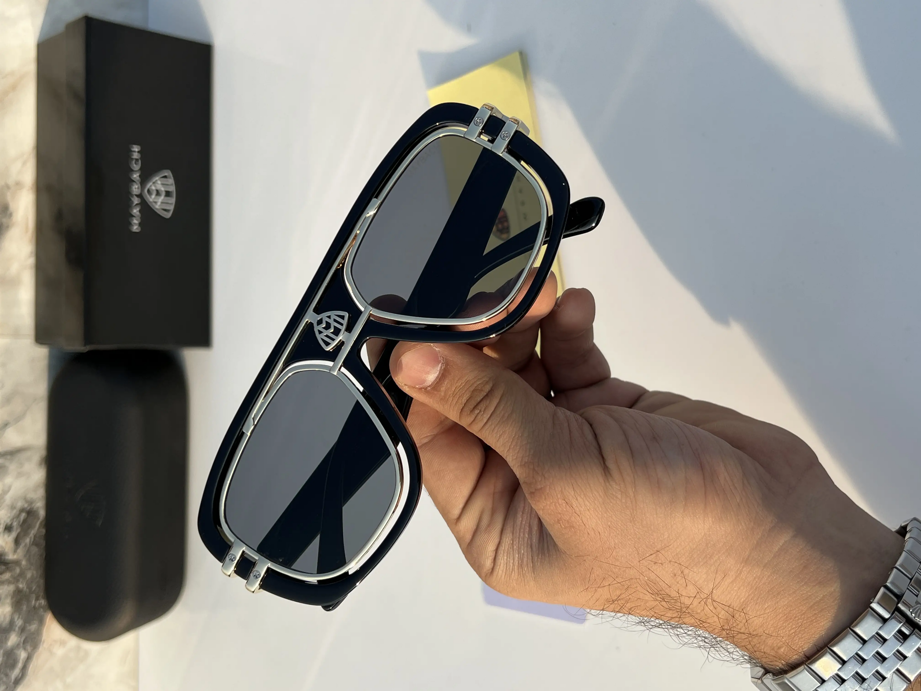 Maybach_7339_black_gold