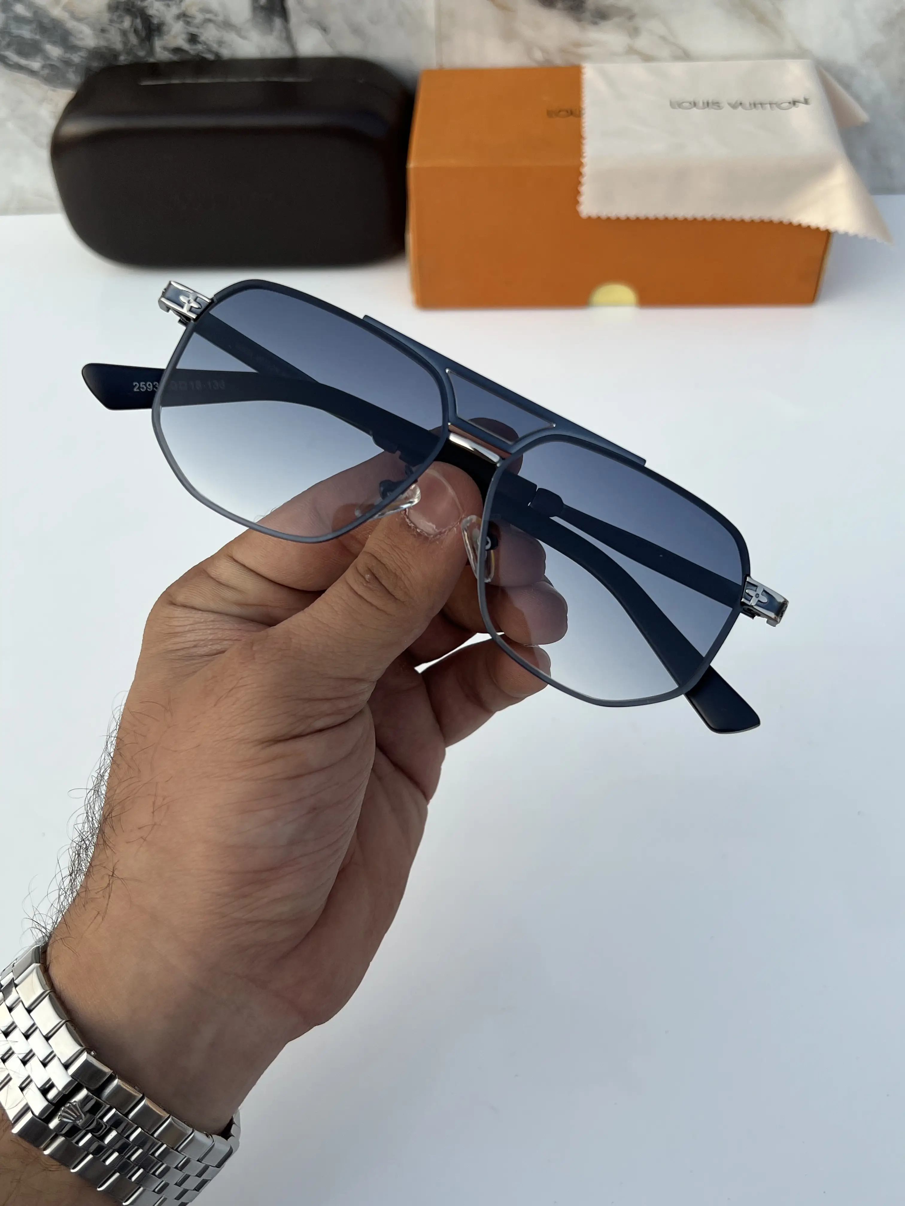 Louis_vuitton_2593_blue