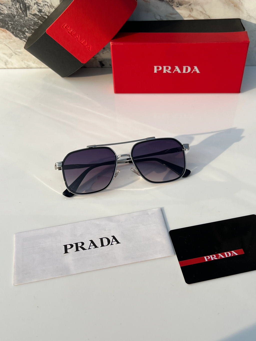 PradA_2579_silver_black