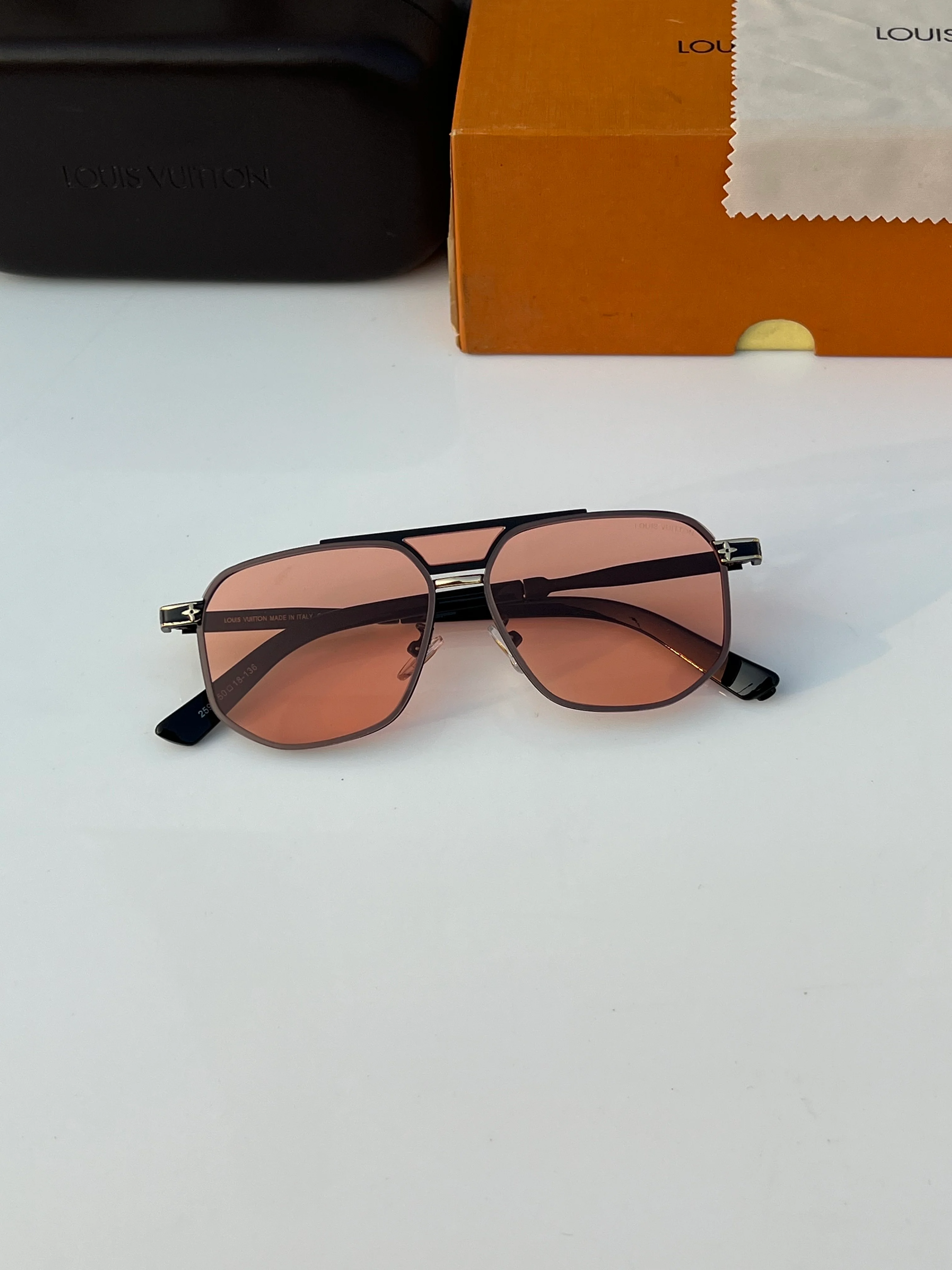 Louis_vuitton_2593_black_red