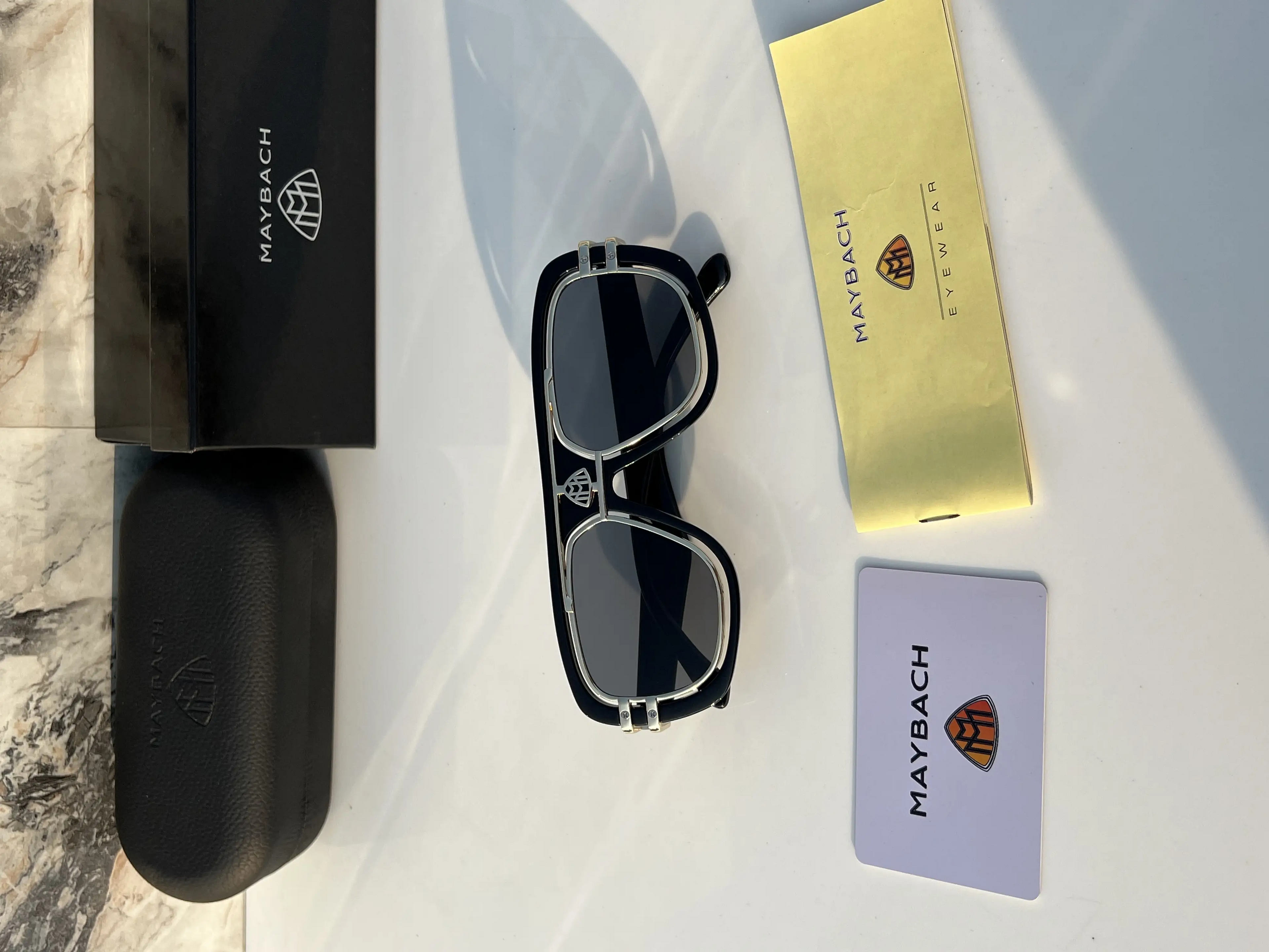 Maybach_7339_black_gold